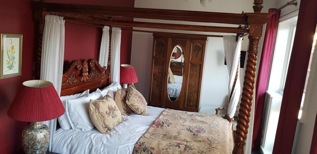 וולטון און-ת'יימס The Weir Hotel מראה חיצוני תמונה